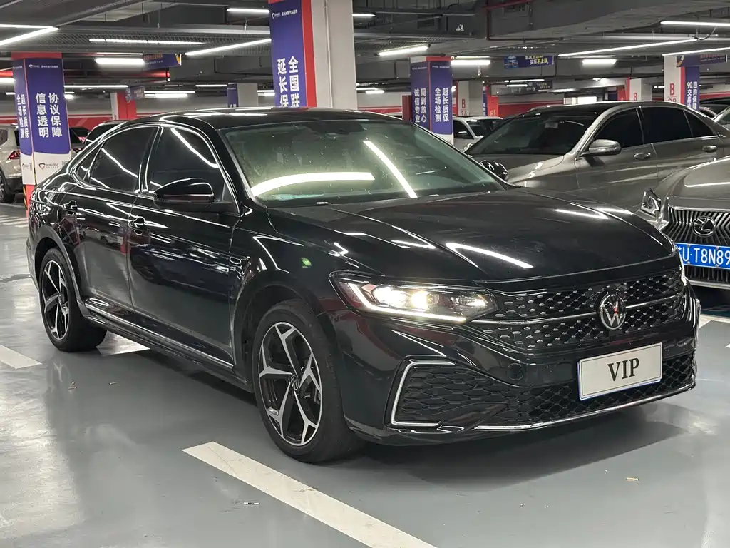 Volkswagen Passat 2024