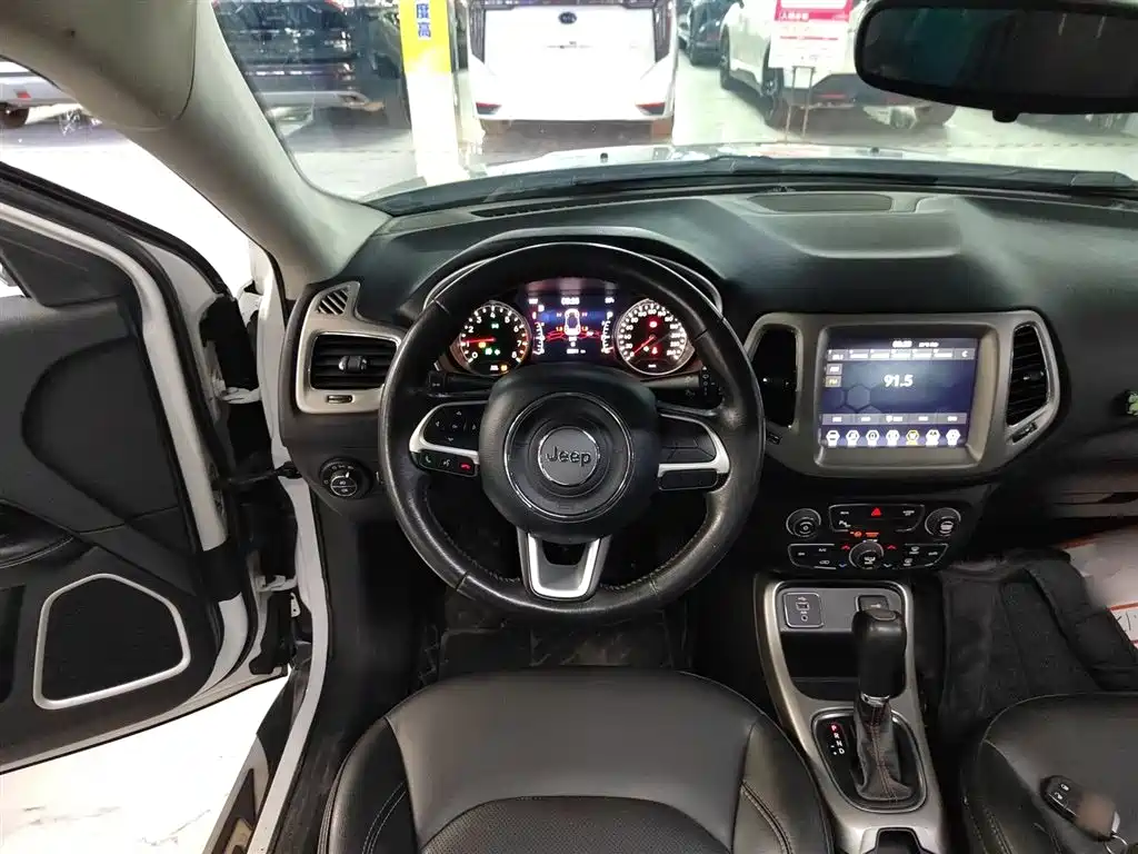 Jeep Compass 2018 — фото 7