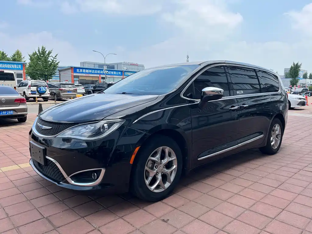 Chrysler Grand Voyager 2019 — фото 1