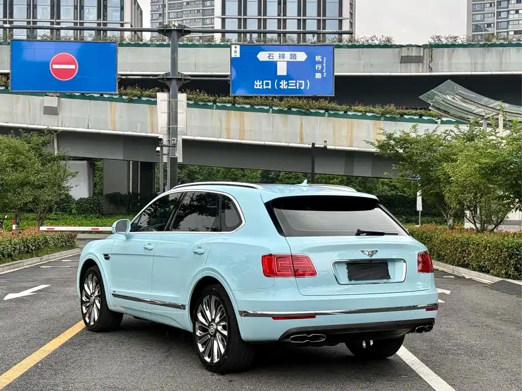 Bentley Bentayga 2019 — фото 9