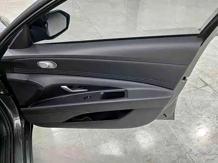 Hyundai Elantra 2024 — фото 8