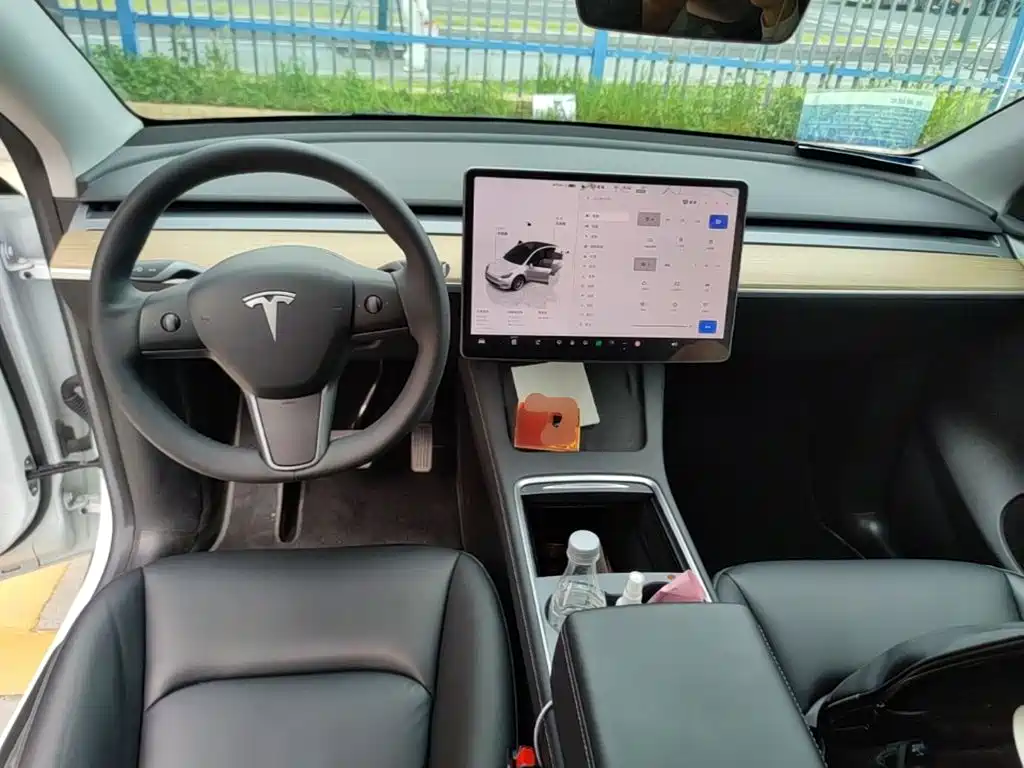 Tesla Model Y 2022 — фото 10
