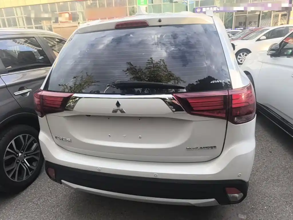 Mitsubishi Outlander 2019 — фото 6