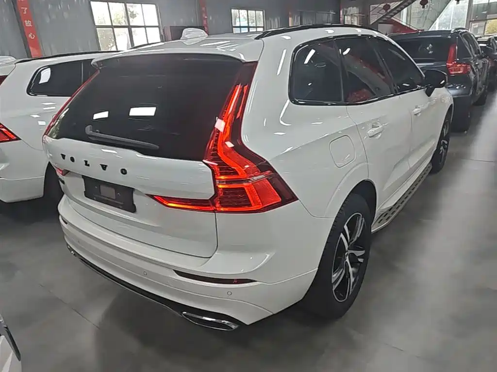 Volvo XC60 2021 — фото 7