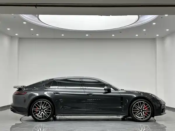 Porsche Panamera 2021