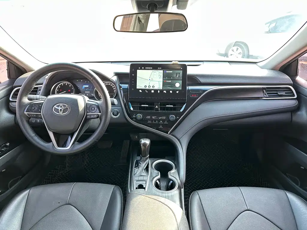 Toyota Camry 2023 — фото 6
