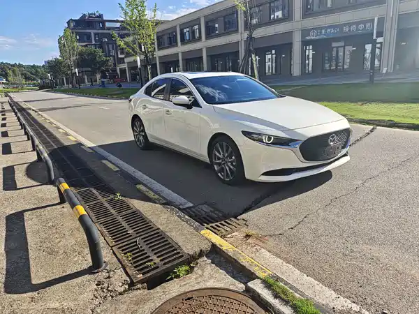Mazda 3 Axela 2022