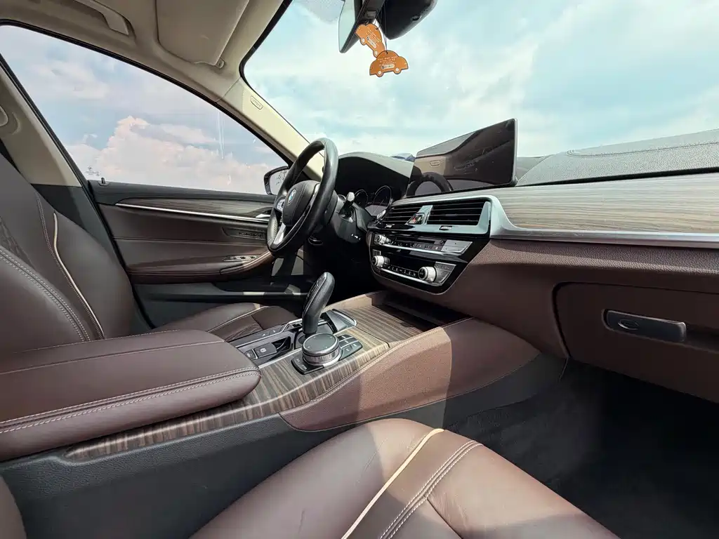 BMW 5 Series New Energy 2018 — фото 10
