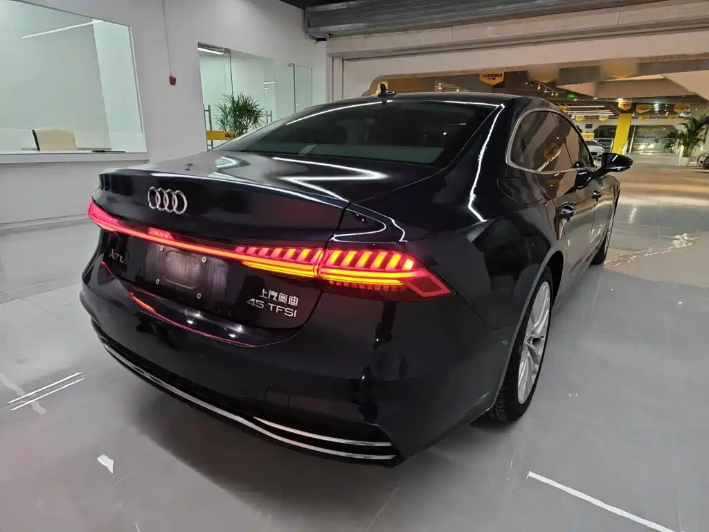 Audi A7L 2023 — фото 23