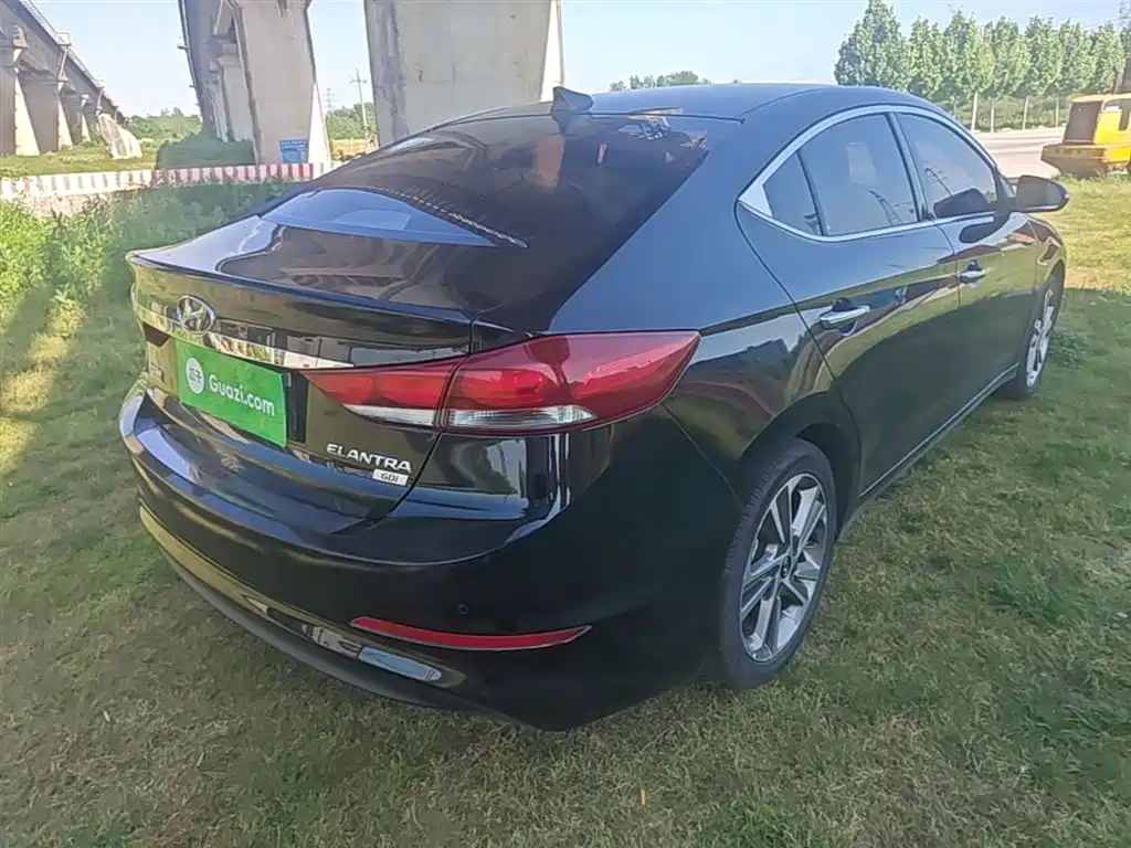 Hyundai Elantra 2018 — фото 5