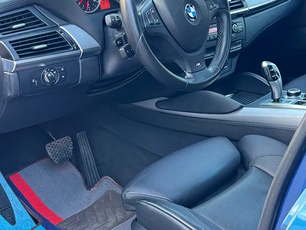BMW X6 M 2015 — фото 18