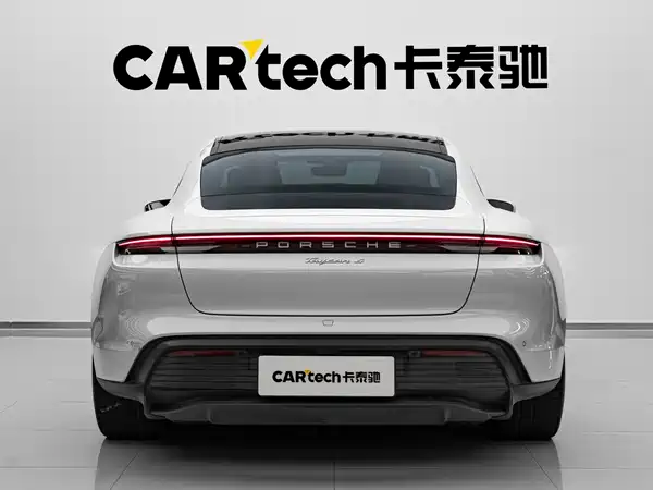 Porsche Taycan 2021