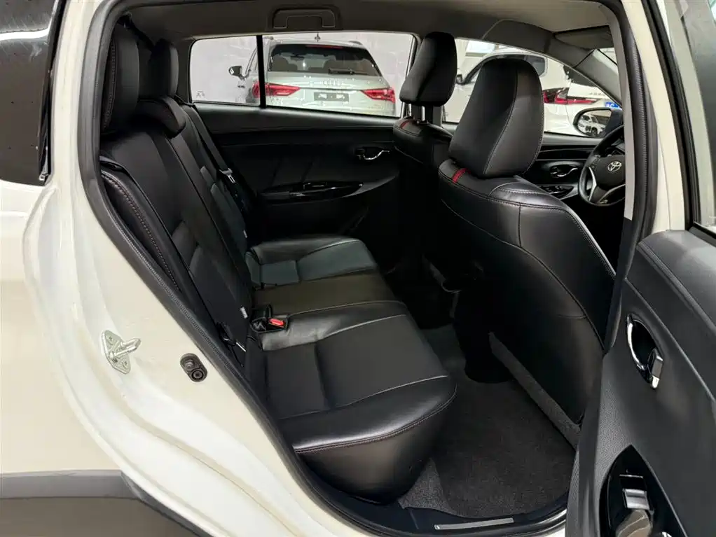 Toyota Yaris L 2022 — фото 20