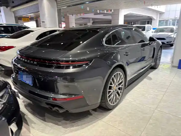 Porsche Panamera 2025
