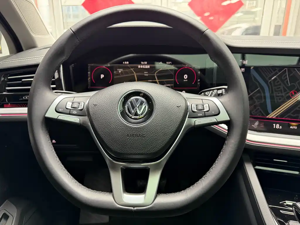 Volkswagen Touareg 2019 — фото 19