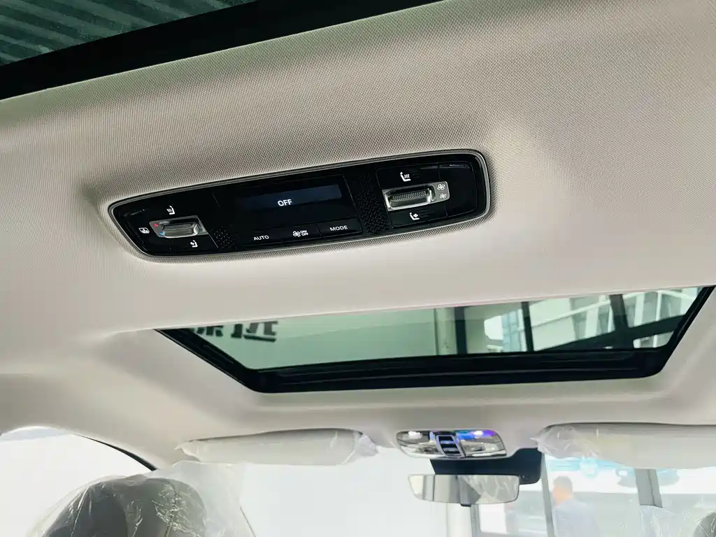 Roewe iMAX8 New Energy — фото 13