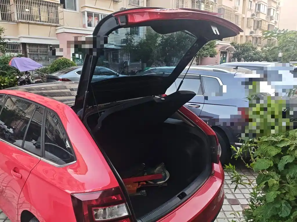 Skoda Rapid Spaceback 2016 — фото 10