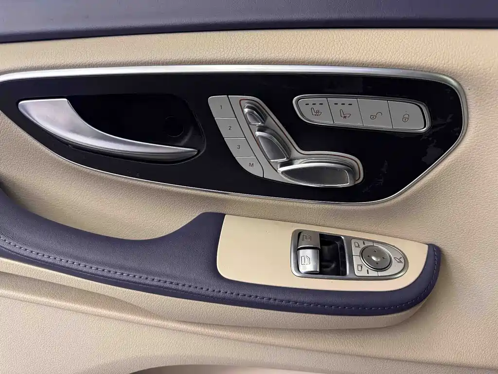 Mercedes-Benz V-Class 2020 — фото 23