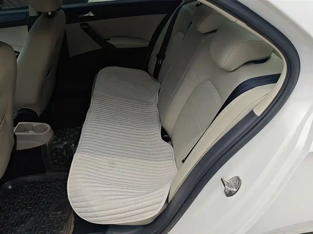 Skoda Rapid 2015 — фото 18