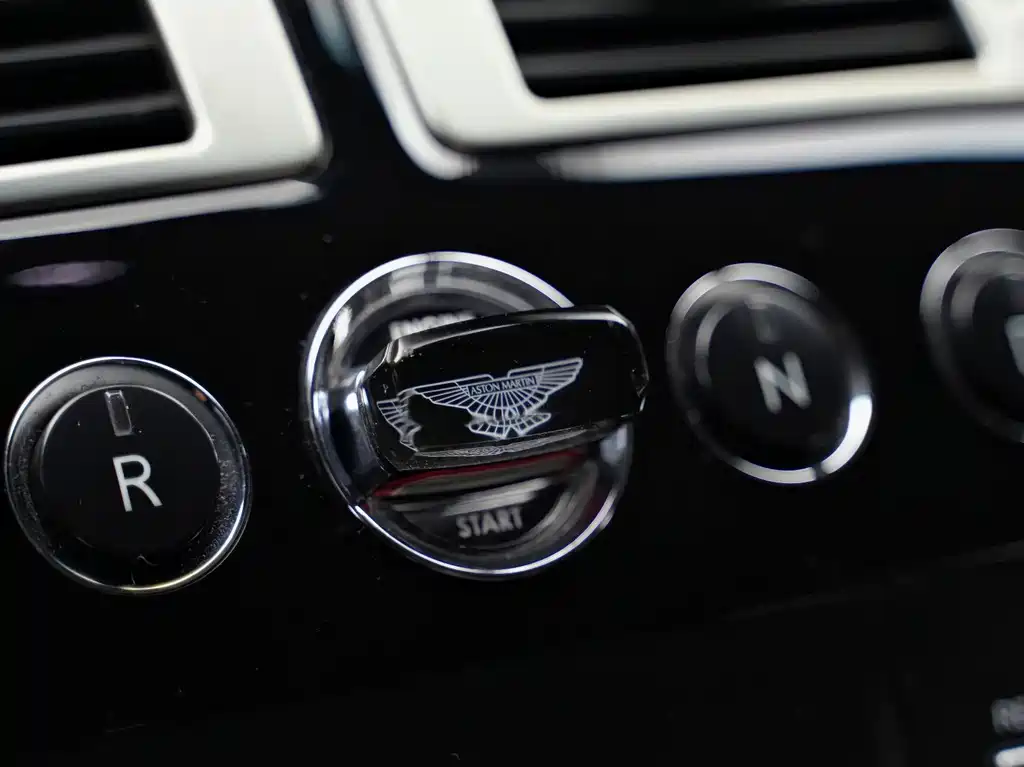 Aston Martin DB9 2009 — фото 15