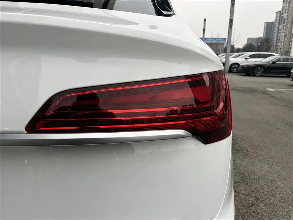 Audi Q5L Sportback 2021 — фото 14