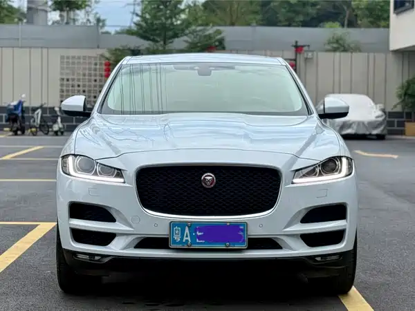Jaguar F-PACE 2016