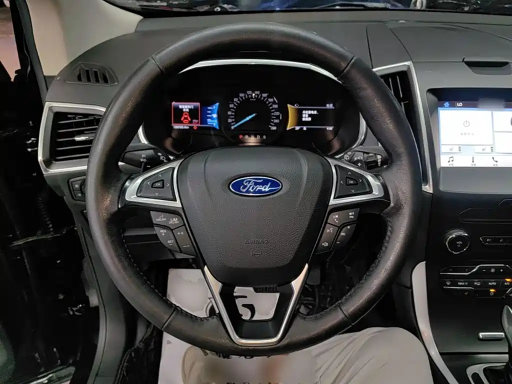 Ford Edge 2017 — фото 11