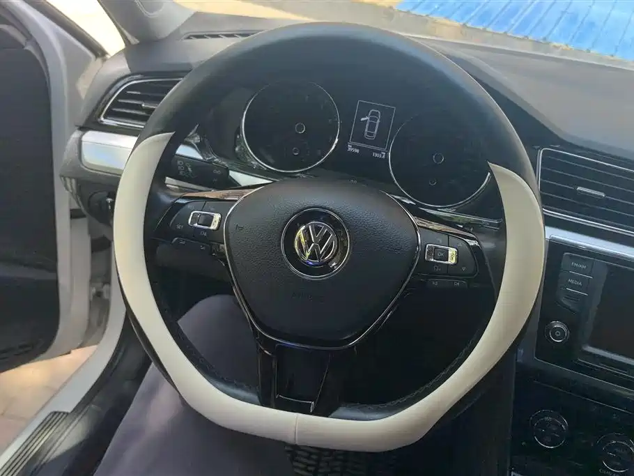 Volkswagen Lamando 2017 — фото 15