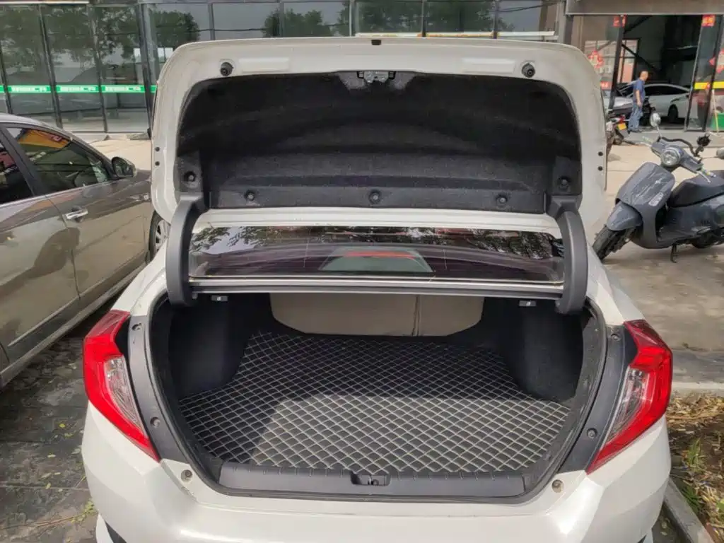 Honda Civic 2019 — фото 19