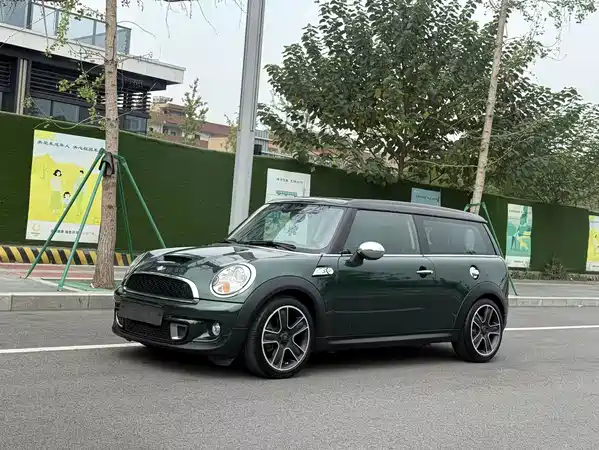 MINI Clubman 2012