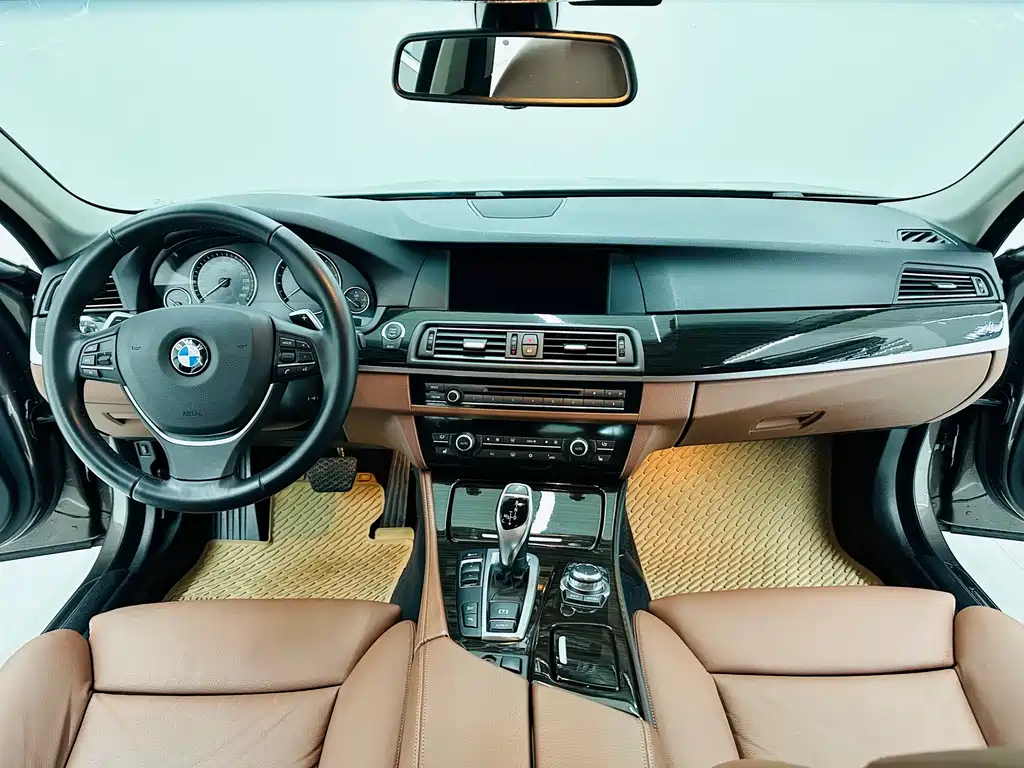 BMW 5 Series 2012 — фото 12