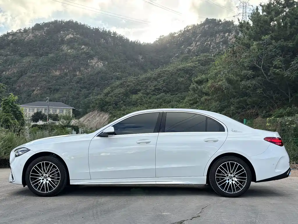 Mercedes-Benz C-Class 2024 — фото 17