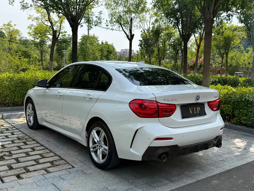 BMW 1 Series 2022 — фото 15
