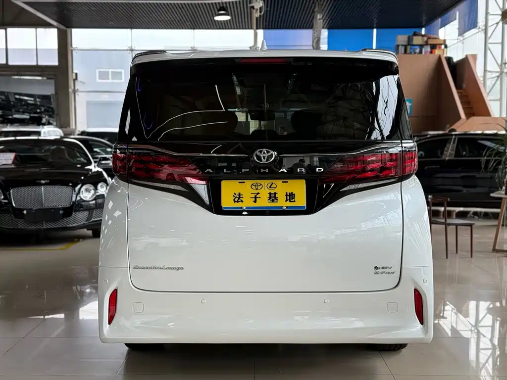 Toyota Alphard 2024 — фото 25