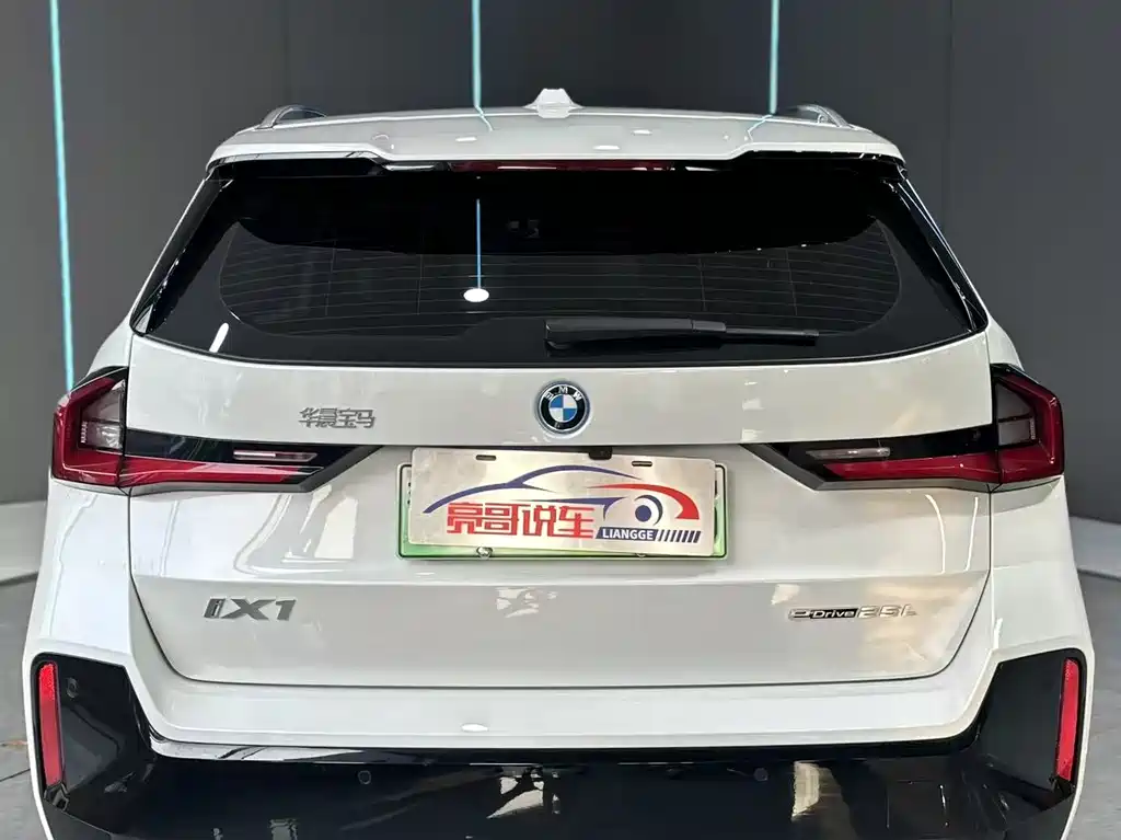 BMW iX1 2024