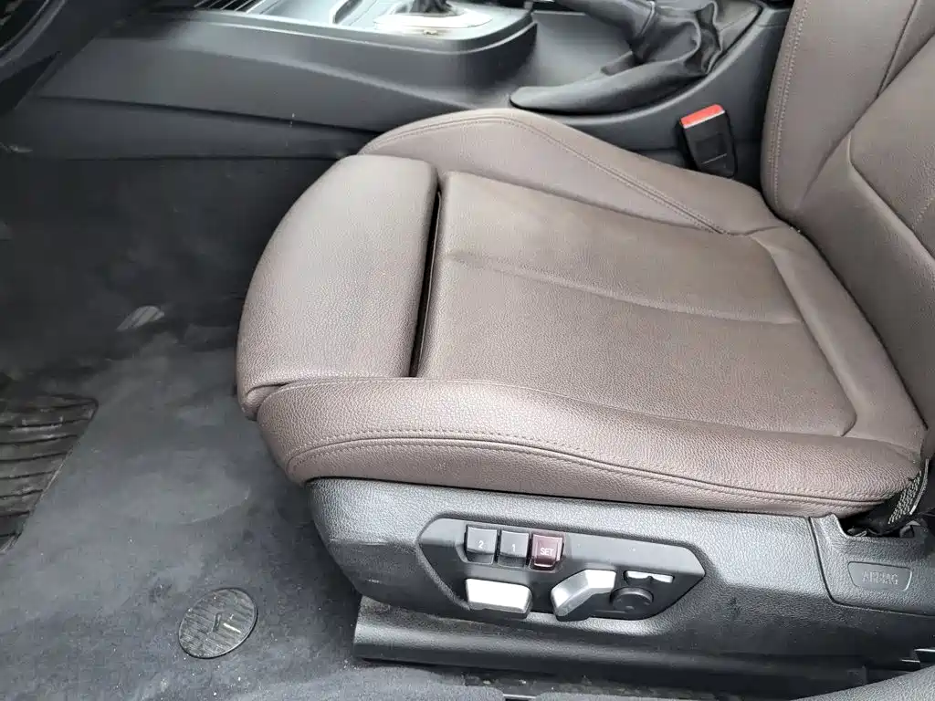 BMW 3 Series 2018 — фото 20