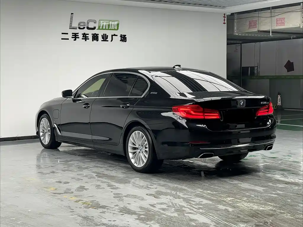 BMW 5 Series New Energy 2019 — фото 6