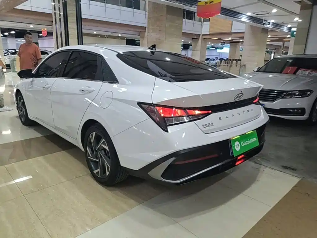 Hyundai Elantra 2025