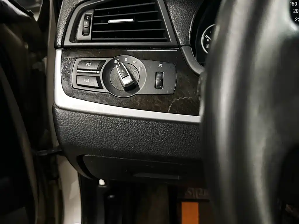 BMW 5 Series 2013 — фото 12