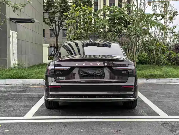 Volvo S90 2025
