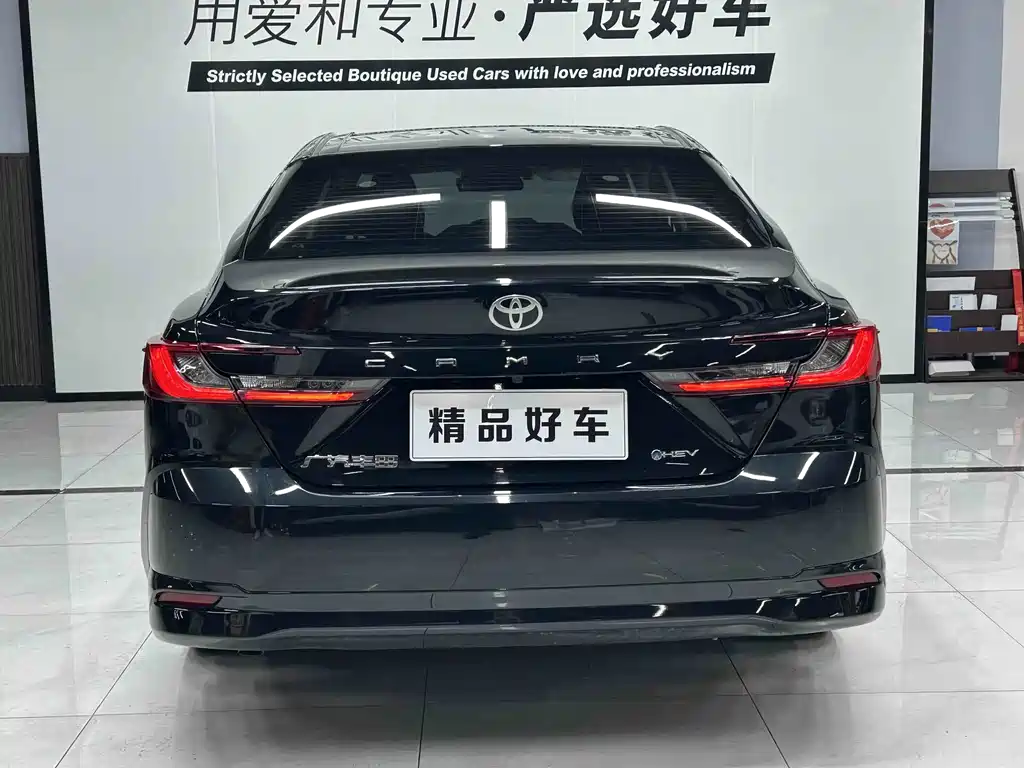 Toyota Camry 2024 — фото 4