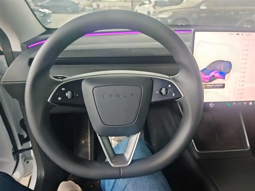 Tesla Model Y 2025 — фото 11
