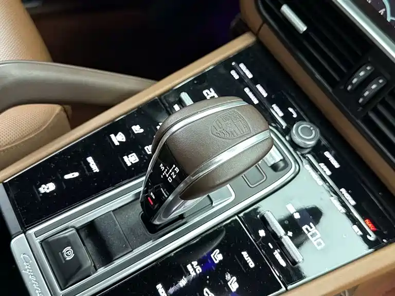 Porsche Cayenne 2023 — фото 10