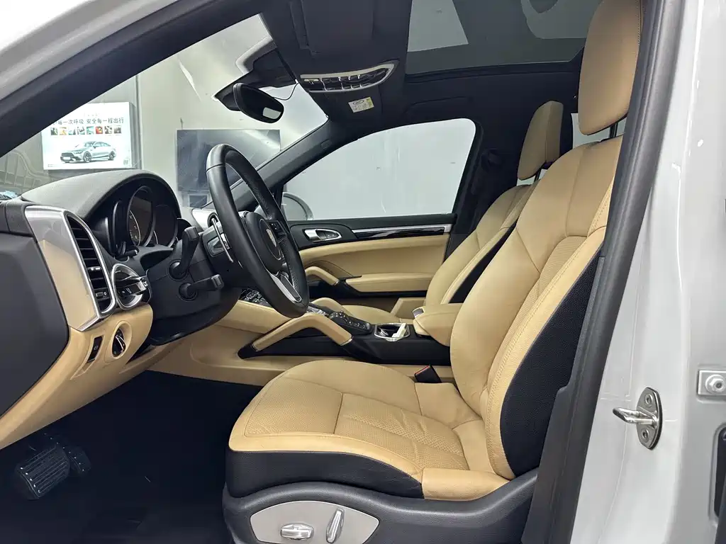 Porsche Cayenne 2016 — фото 10