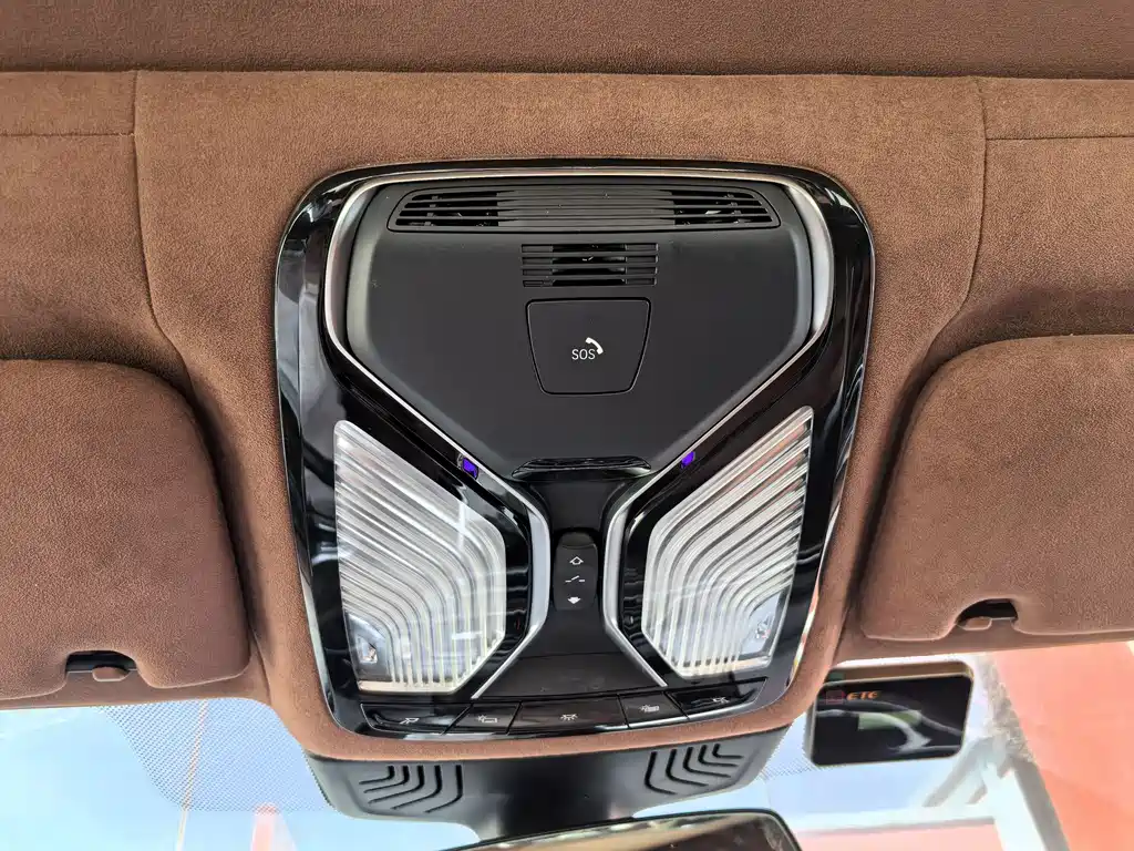 BMW 7 Series 2019 — фото 18
