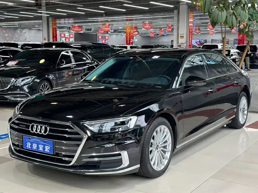 Audi A8 2021 — фото 1