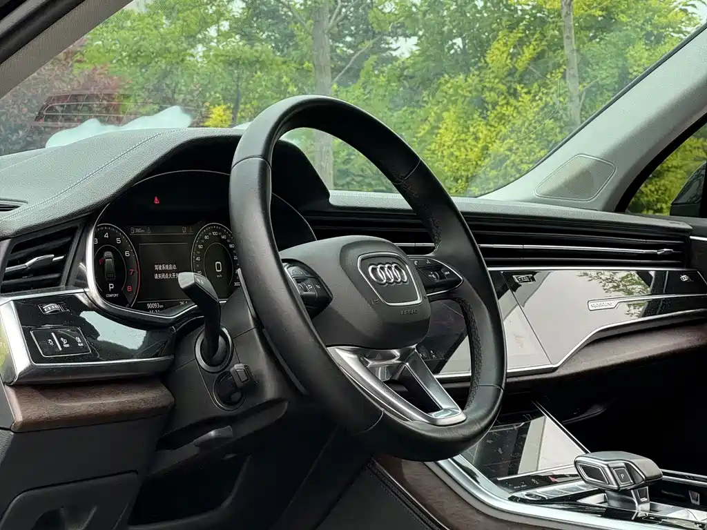 Audi Q7 2023 — фото 11