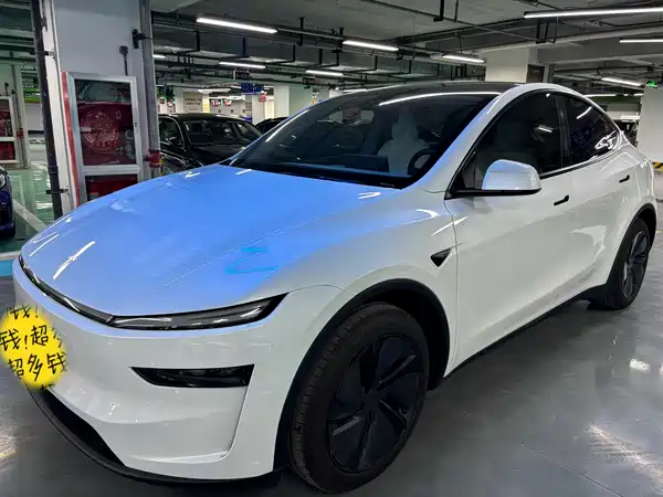 Tesla Model Y 2025