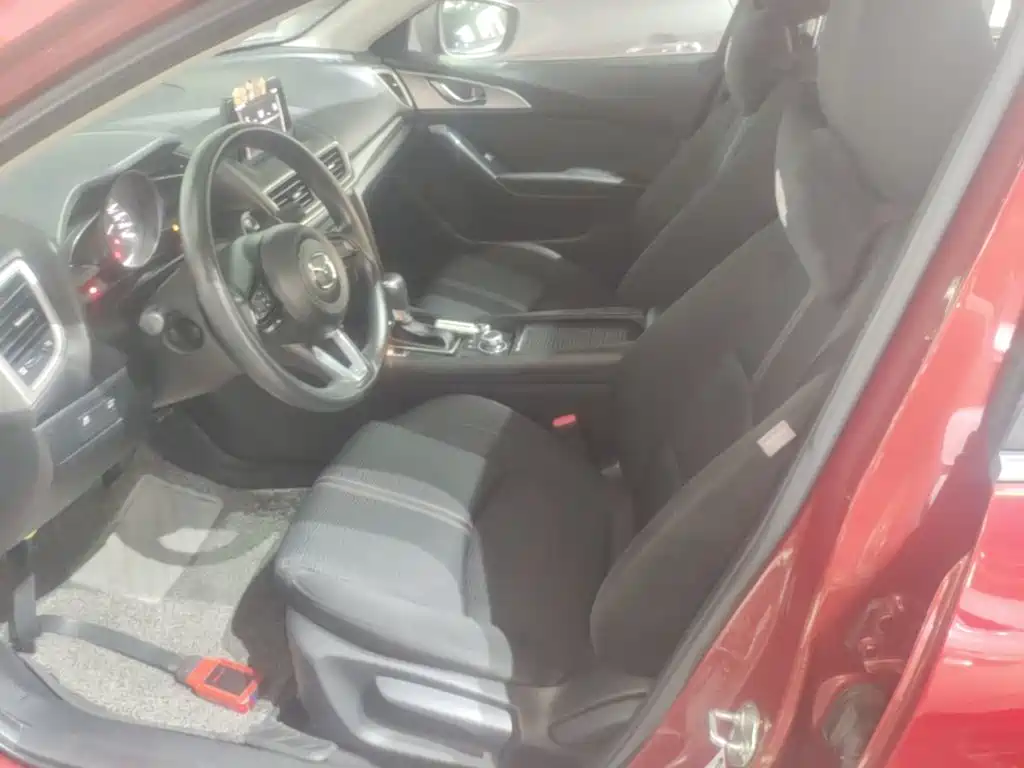 Mazda 3 Axela 2018 — фото 15