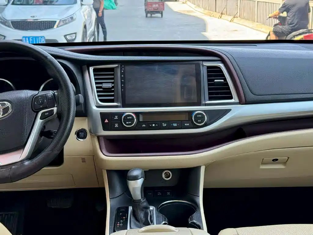 Toyota Highlander 2017 — фото 8